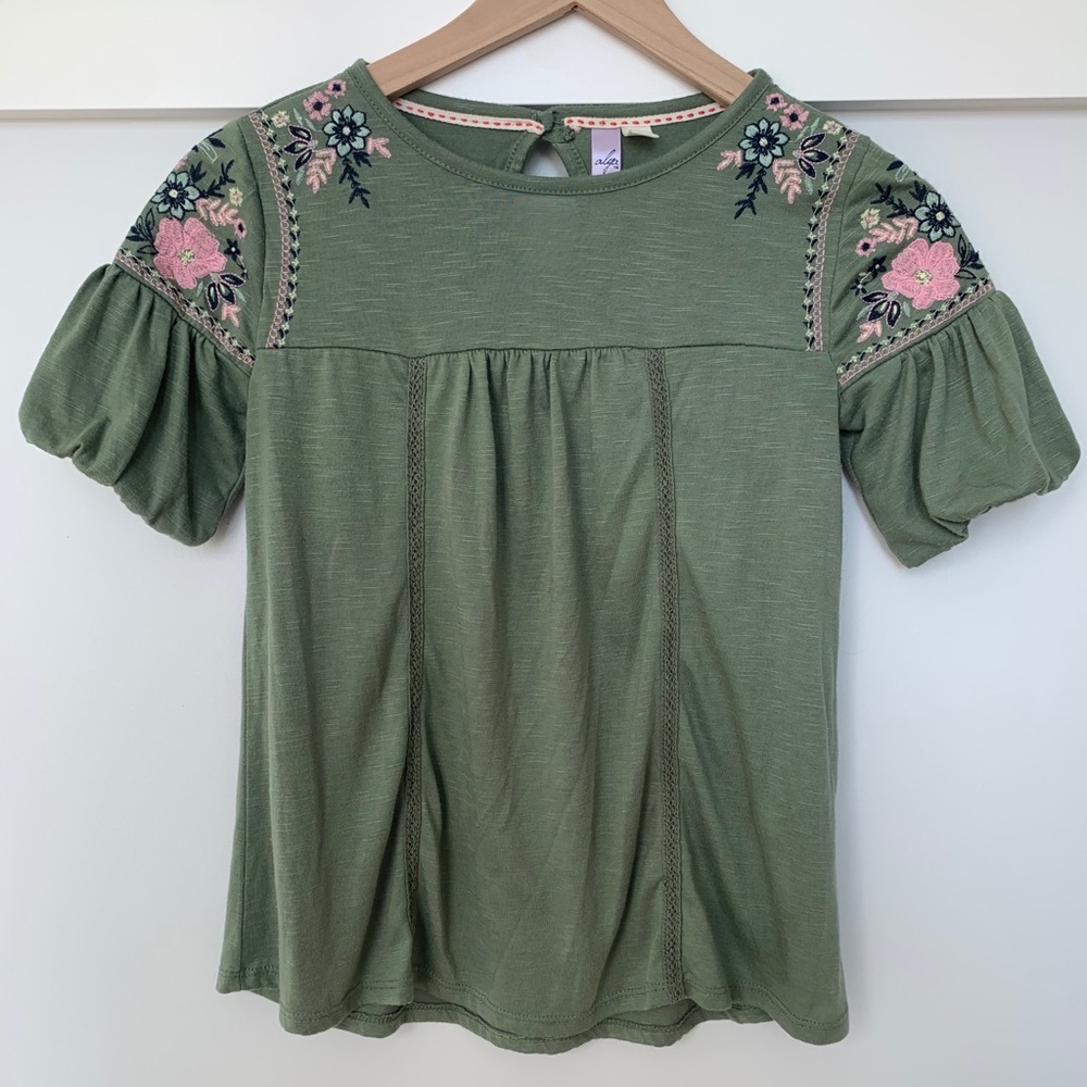 Francesca’s Embroidered Gathered Sleeve Top